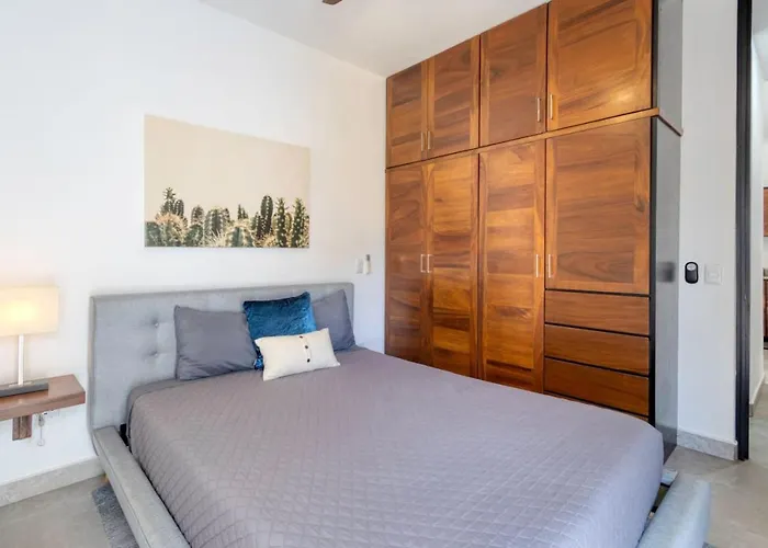 Beautiful And Elegant Apt, Near Downtown Apartment